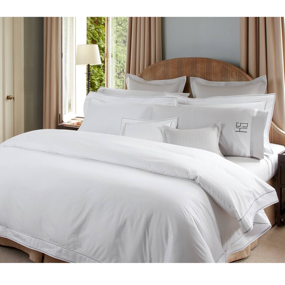 Full/Queen White Duvet Cover Z4369