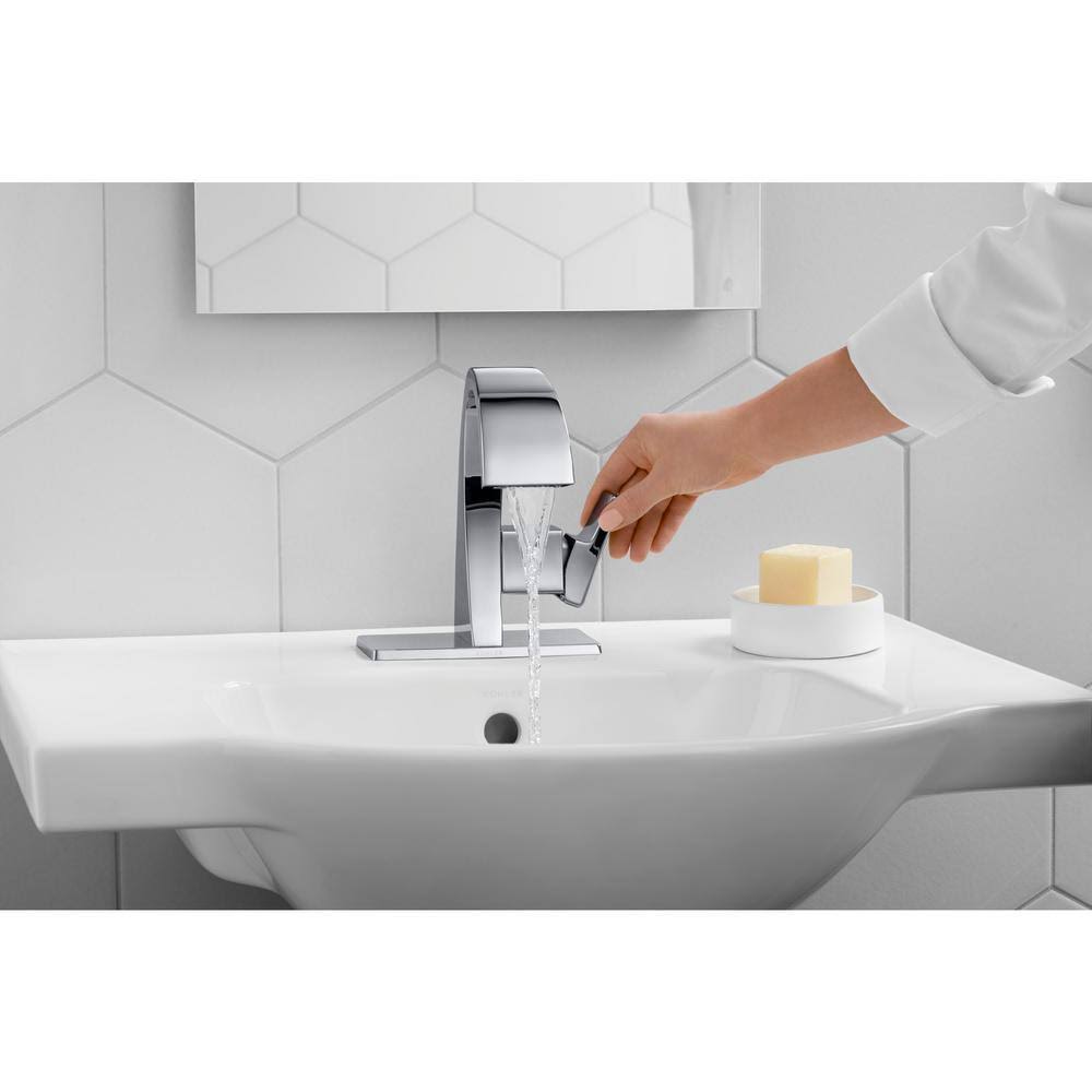 Polished Chrome Single-Hole Single-Handle Bathroom Faucet D454494