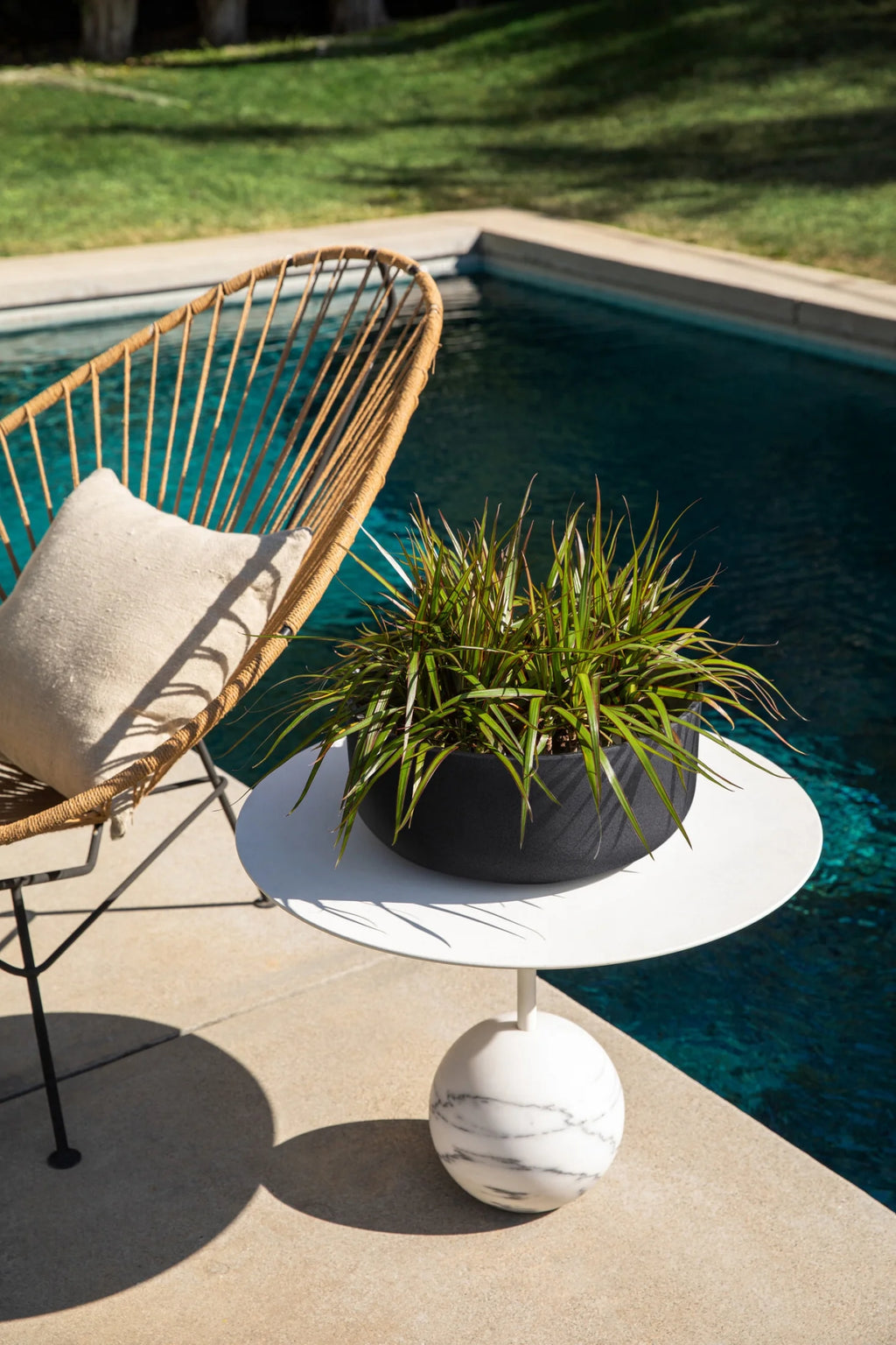 Kona Bowl 14" Plastic-Stone Planter 2-Pack Black A490658