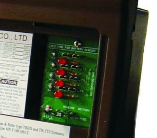 Black 12 Amp Power Center U423